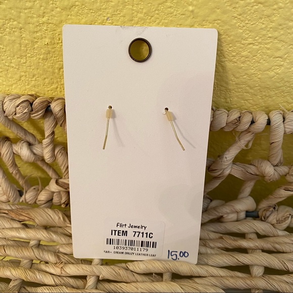 Druzy stone with dangling feather - Picture 3 of 4